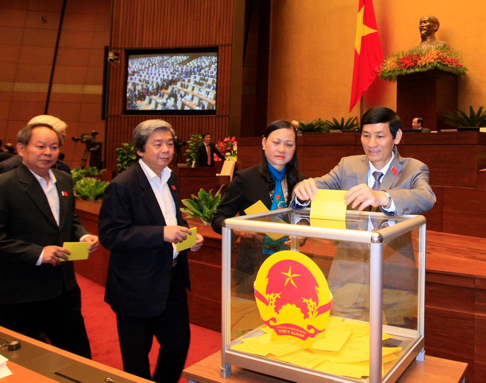  Đại biểu Quốc hội bỏ phiếu bầu Chủ tịch nước. (Ảnh: Thống Nhất/TTXVN)