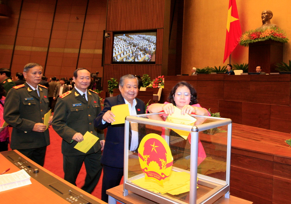 Đại biểu Quốc hội bỏ phiếu bầu Chủ tịch nước. (Ảnh: Thống Nhất/TTXVN)