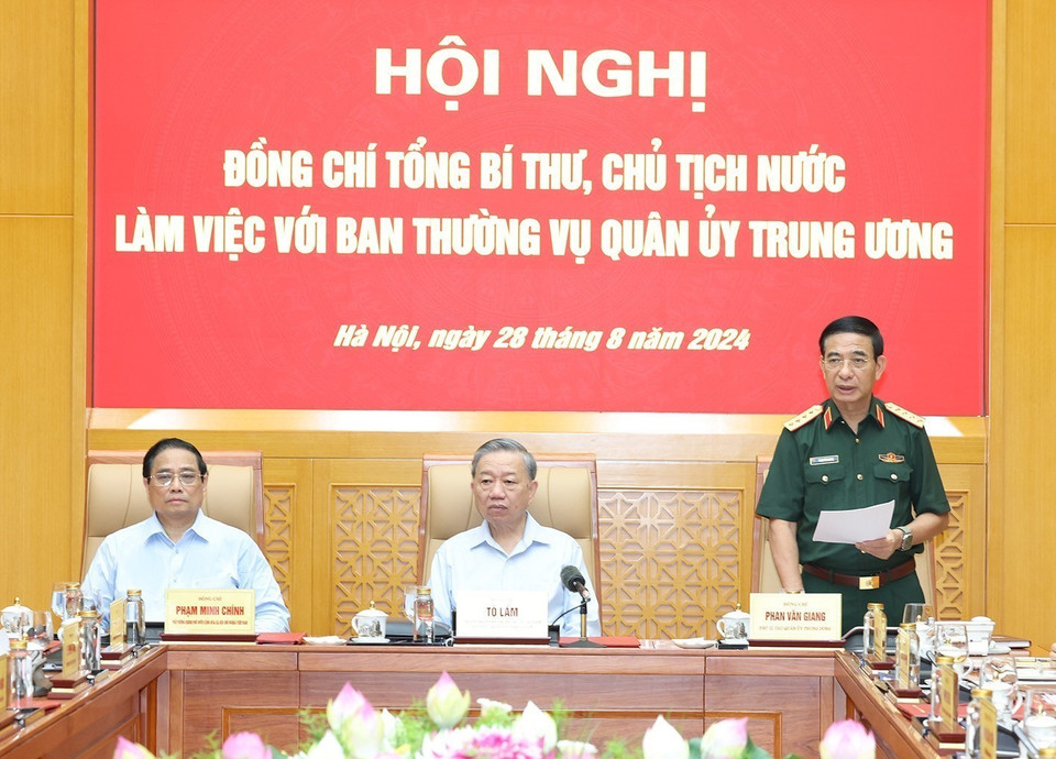 Đại tướng Phan Văn Giang, Ủy viên Bộ Chính trị, Phó Bí thư Quân ủy Trung ương, Bộ trưởng Bộ Quốc phòng phát biểu khai mạc. (Ảnh: Trí Dũng/TTXVN)