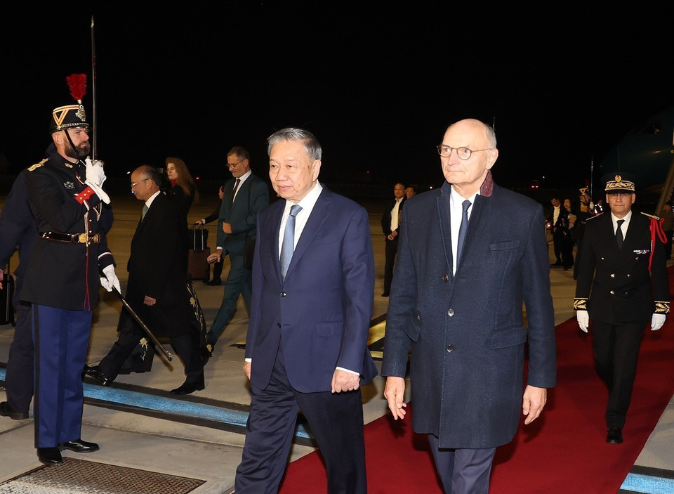 Tổng Bí thư, Chủ tịch nước Tô Lâm đến sân bay Orly ở thủ đô Paris, Cộng hòa Pháp.(Ảnh: Trí Dũng/TTXVN)