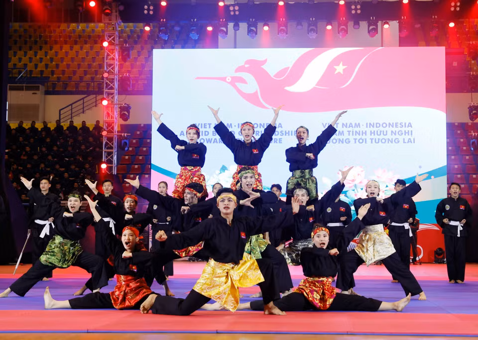 Màn biểu diễn Pencak Silat - môn võ đặc trưng của Indonesia. (Ảnh: Thống Nhất/TTXVN)
