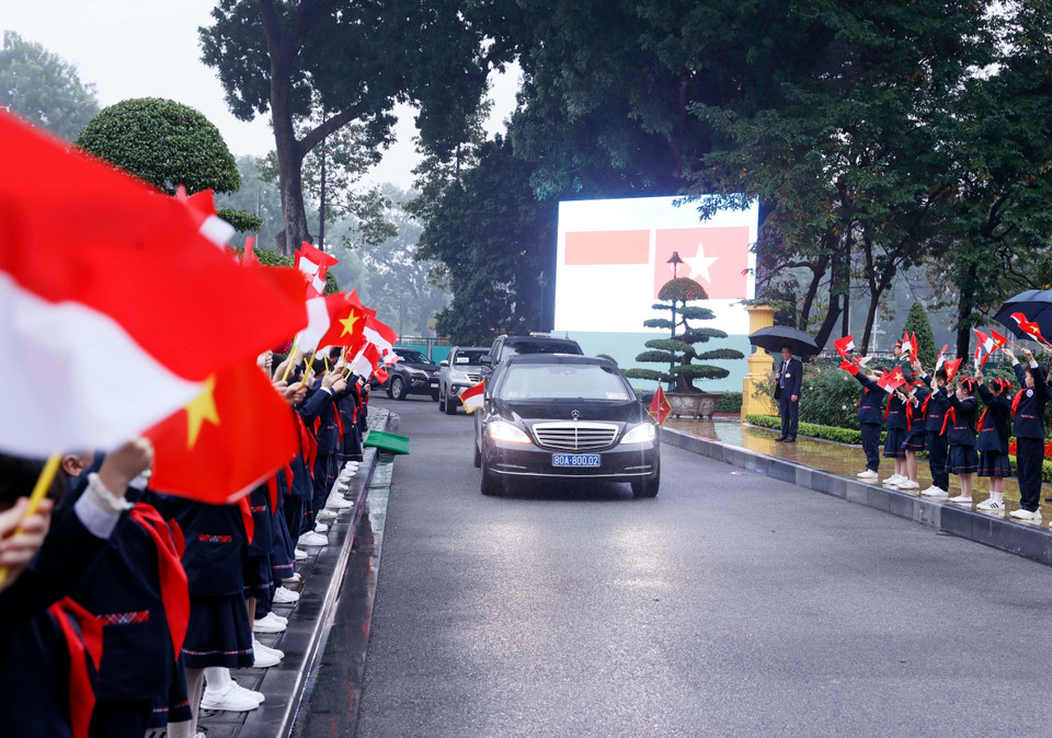 Lễ đón chính thức Tổng thống Cộng hòa Indonesia Joko Widodo thăm cấp Nhà nước tới Việt Nam. (Ảnh: Thống Nhất/TTXVN)