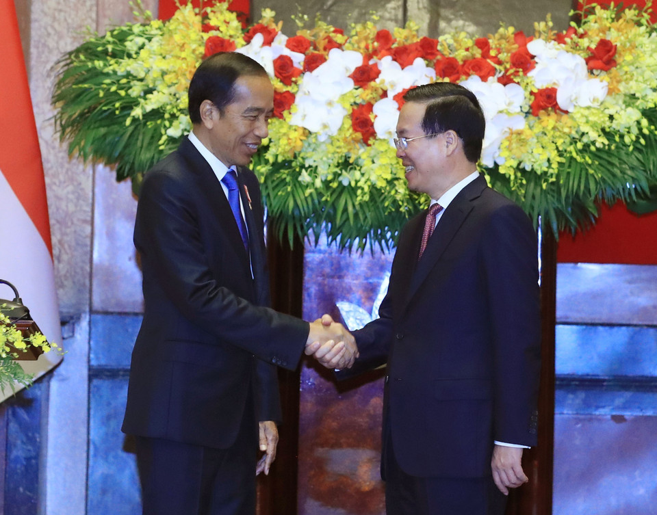 Chủ tịch nước Võ Văn Thưởng và Tổng thống Indonesia Joko Widodo tại buổi gặp gỡ báo chí. (Ảnh: Thống Nhất/TTXVN)