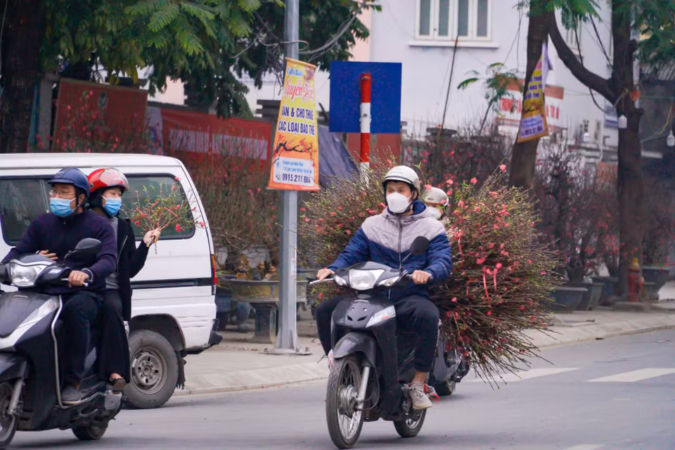 Theo Trung tâm Dự báo Khí tượng Thuỷ văn Quốc gia, trong kì nghỉ Tết Dương lịch năm 2022, thời tiết chủ đạo ở miền Bắc là rét sâu về đêm và sáng sớm với nhiệt độ thấp nhất phổ biến 16-19 độ C, vùng núi có nơi 13-16 độ C. Nhiệt độ cao nhất phổ biến 20-23 độ C. (Ảnh: Minh Hiếu/Vietnam+)