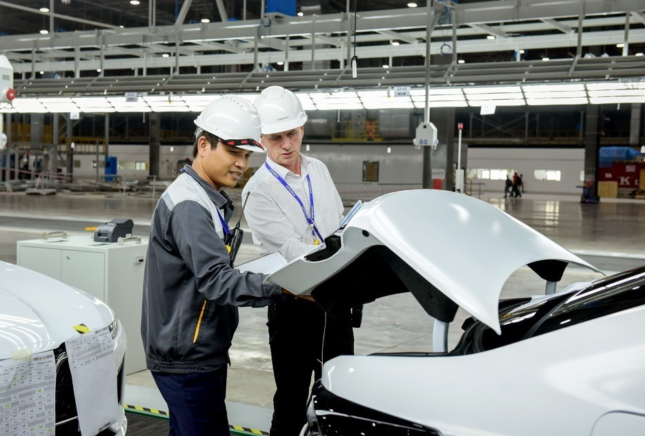 Kiểm tra chất lượng xe ôtô tại nhà máy sản xuất ôtô Vinfast. (Nguồn: TTXVN)