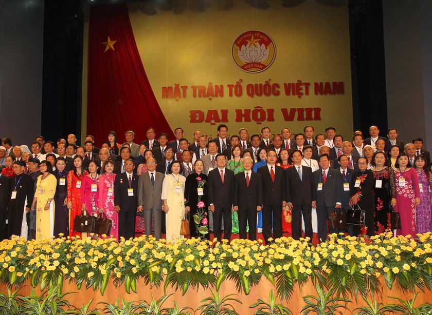 Lãnh đạo Đảng, Nhà nước với các đại biểu dự Đại hội đại biểu toàn quốc Mặt trận Tổ quốc Việt Nam lần thứ VIII, nhiệm kỳ 2014-2019, ngày 26/9/2014, tại Hà Nội. (Ảnh: Trí Dũng/ TTXVN)