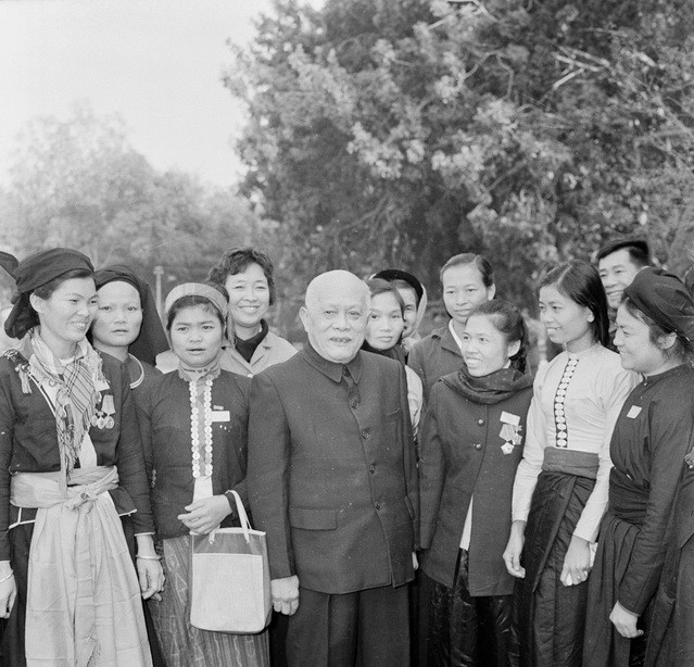 Chủ tịch nước Tôn Đức Thắng nói chuyện với các đại biểu dự Đại hội lần thứ III Mặt trận Tổ quốc Việt Nam, ngày 14/12/1971, tại Hà Nội. (Ảnh: TTXVN)