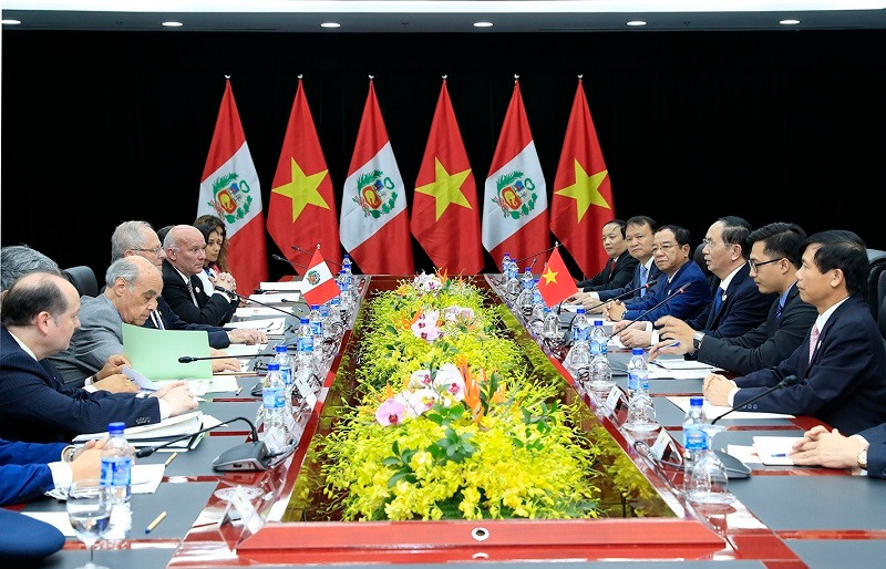 Chủ tịch nước Trần Đại Quang gặp song phương Tổng thống Peru Pedro Pablo Kuczynski. (Ảnh: TTXVN)