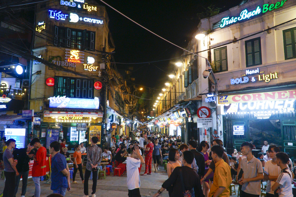 Bắt đầu từ 0 giờ ngày 16/9, tất cả quán karaoke, bar, club tại Hà Nội được mở cửa hoạt động trở lại. (Ảnh: Minh Hiếu/Vietnam+)