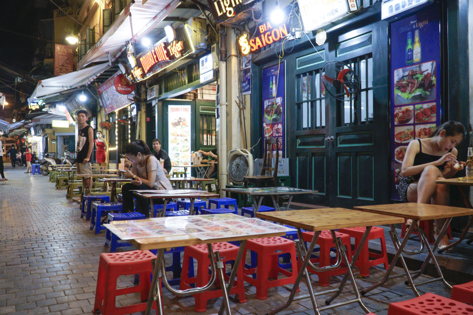 Một vài quán vẫn trong tình trạng ế khách. (Ảnh: Minh Hiếu/Vietnam+)
