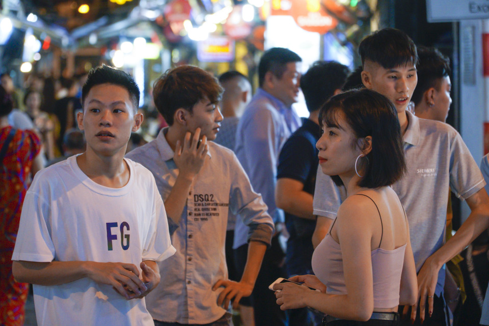 'Đã khá lâu rồi không có cảm giác thích thú này và tôi mong Việt Nam sớm hết dịch để mọi người có thể quay lại cuộc sống bình thường,' bạn Minh Tú, 24 tuổi, sống tại quận Đống Đa (Hà Nội) chia sẻ. (Ảnh: Minh Hiếu/Vietnam+)