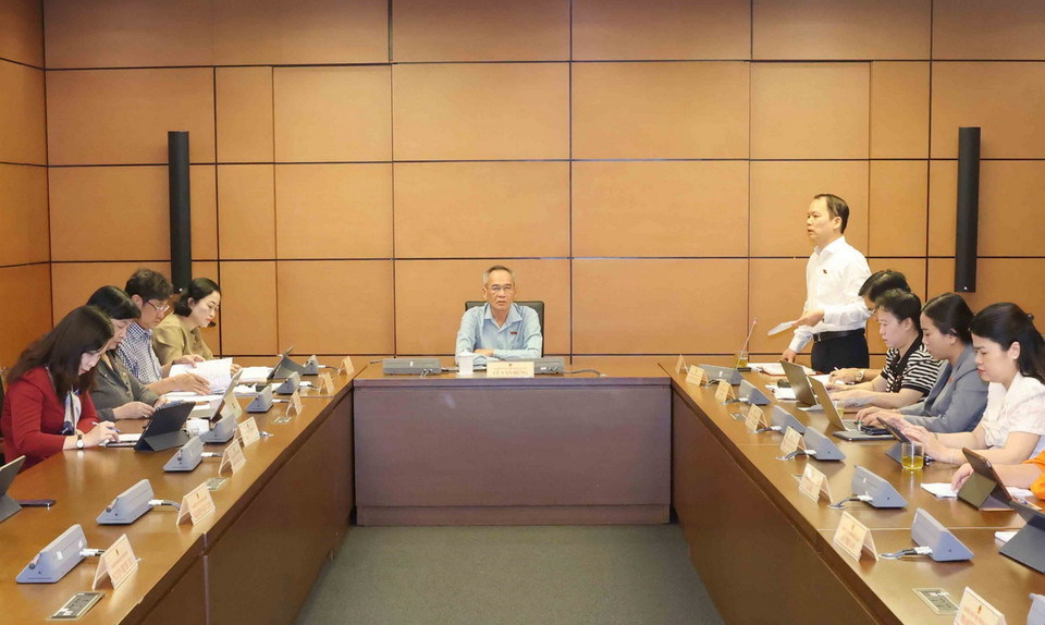 Đoàn đại biểu Quốc hội các tỉnh Sóc Trăng, Bạc Liêu, Bình Định thảo luận ở tổ. (Ảnh: Phương Hoa/TTXVN)