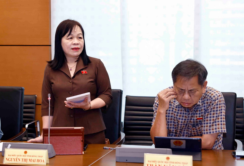 Đại biểu Quốc hội tỉnh Đồng Tháp Nguyễn Thị Mai Hoa phát biểu ý kiến. (Ảnh: Doãn Tấn/TTXVN)