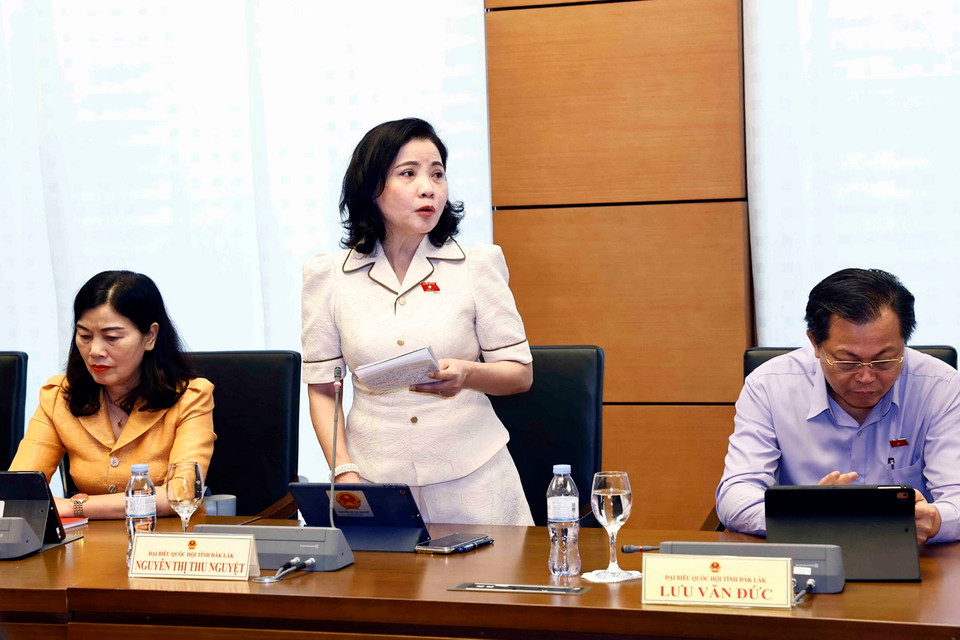 Đại biểu Quốc hội tỉnh Đắk Lắk Nguyễn Thị Thu Nguyệt phát biểu ý kiến. (Ảnh: Doãn Tấn/TTXVN)