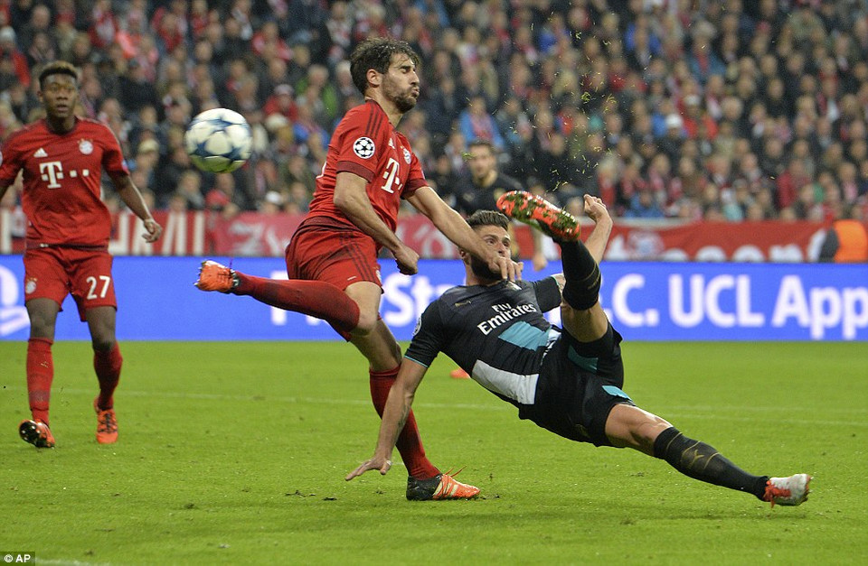 Phút 69, Olivier Giroud gỡ 1 bàn cho Arsenal. (Nguồn: AP)