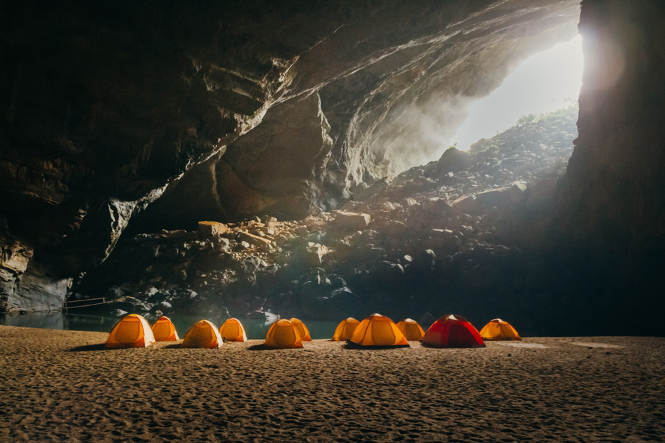 Cắm trại ở hang Én. (Nguồn: Oxalis Adventures/Vietnam+)