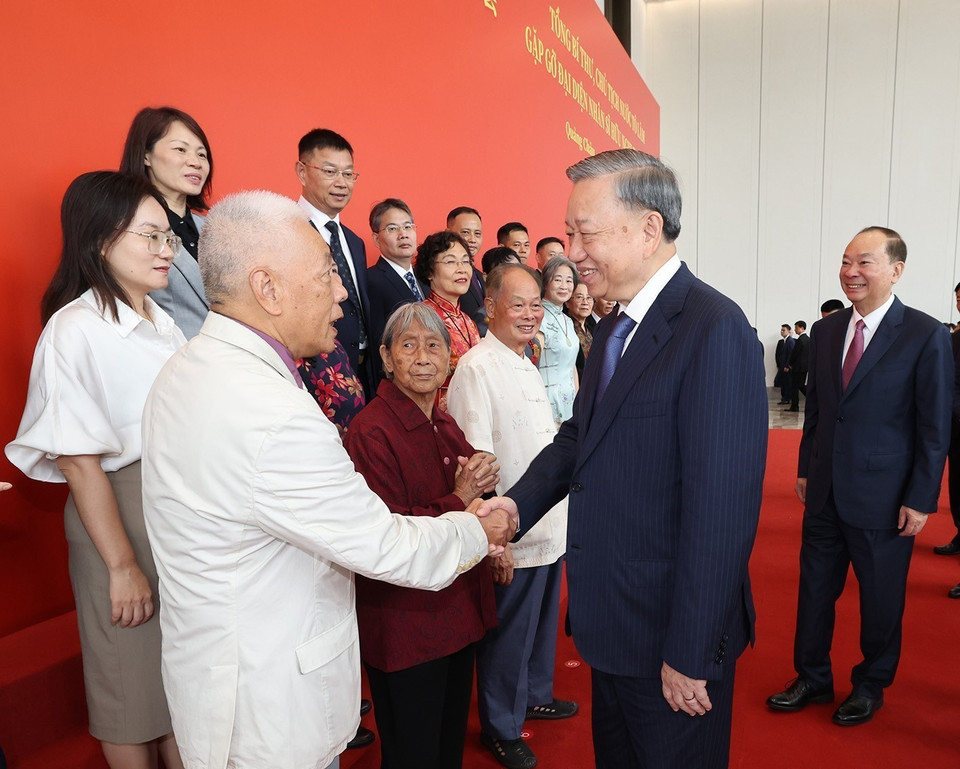 Tổng Bí thư, Chủ tịch nước Tô Lâm và các đại biểu đại diện nhân sỹ hữu nghị Trung Quốc. (Ảnh: Trí Dũng/TTXVN)