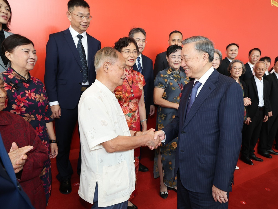 Tổng Bí thư, Chủ tịch nước Tô Lâm và các đại biểu đại diện nhân sỹ hữu nghị Trung Quốc. (Ảnh: Trí Dũng/TTXVN)