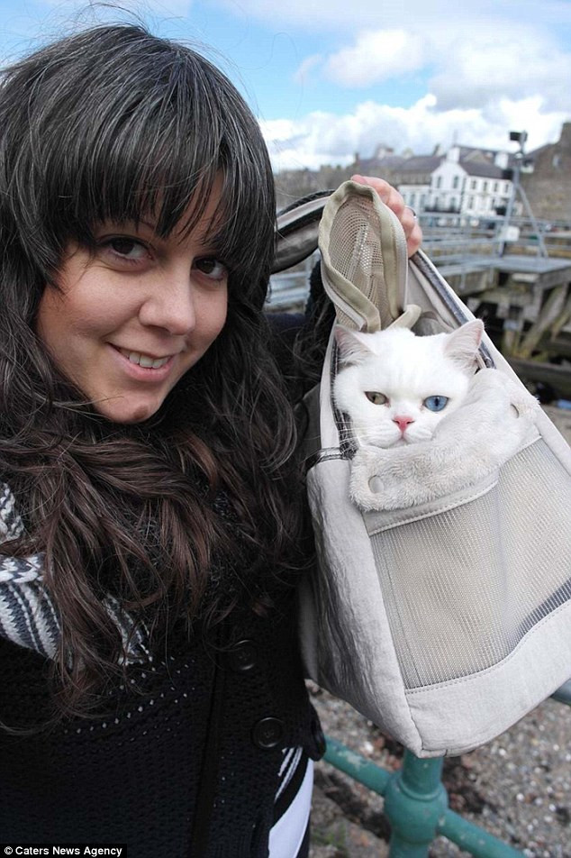 Starina Esperenza Silvaz được các thương hiệu nổi tiếng như Stella McCartney, Hendrick's Gin hay Thomas Cook mời cộng tác. (Nguồn: Caters News Agency)