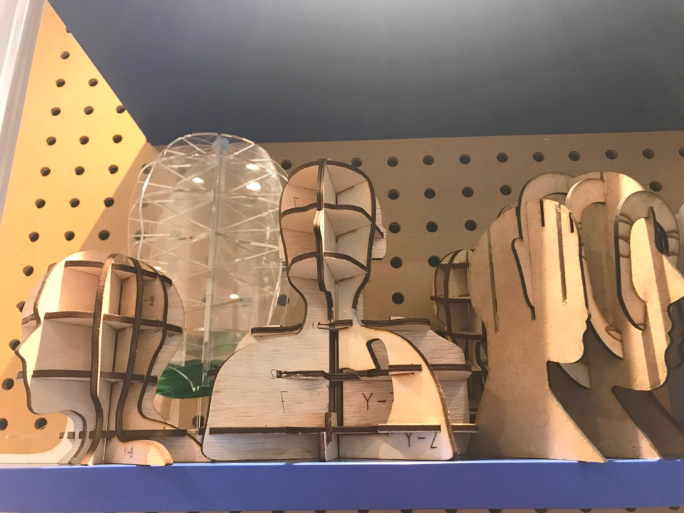 Những sản phẩm tự chế của các nhân viên Google khá hoàn hảo và bắt mắt. (Ảnh: PV/Vietnam+)