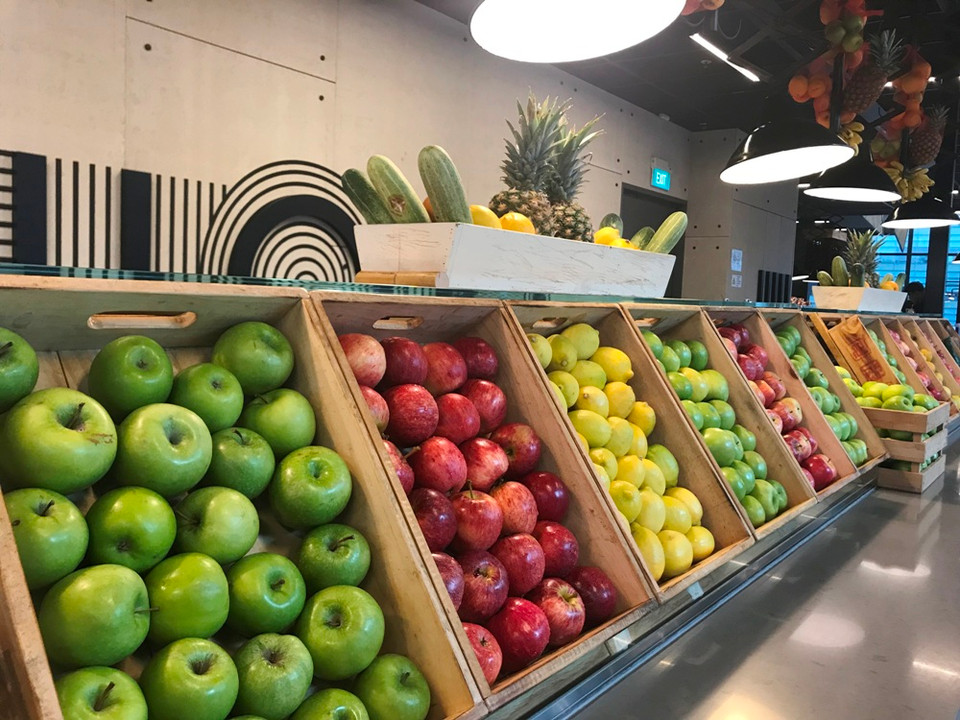 Trái cây đa dạng chủng loại và đều có nguồn organic. (Ảnh: PV/Vietnam+)