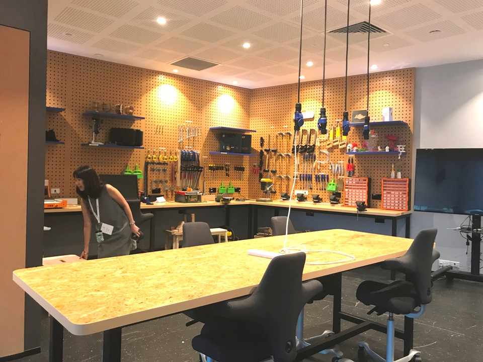 Khu vực giải trí dành cho những người có niềm đam mê thiết kế đồ chơi nội thất. (Ảnh: PV/Vietnam+)