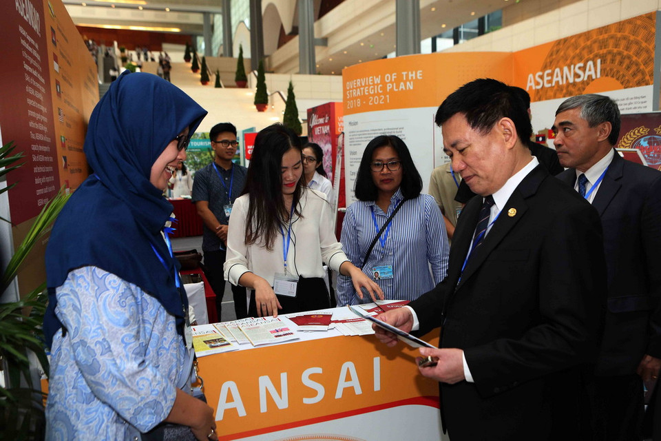 Các gian hàng trưng bày tại Đại hội. (Ảnh: Dương Giang/TTXVN)