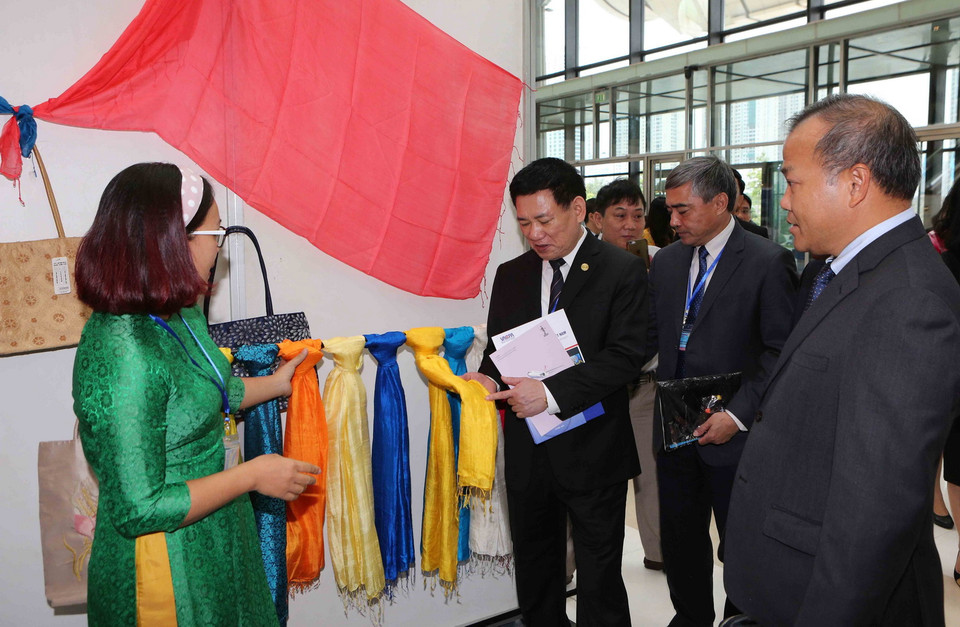 Các gian hàng trưng bày tại Đại hội. (Ảnh: Dương Giang/TTXVN)