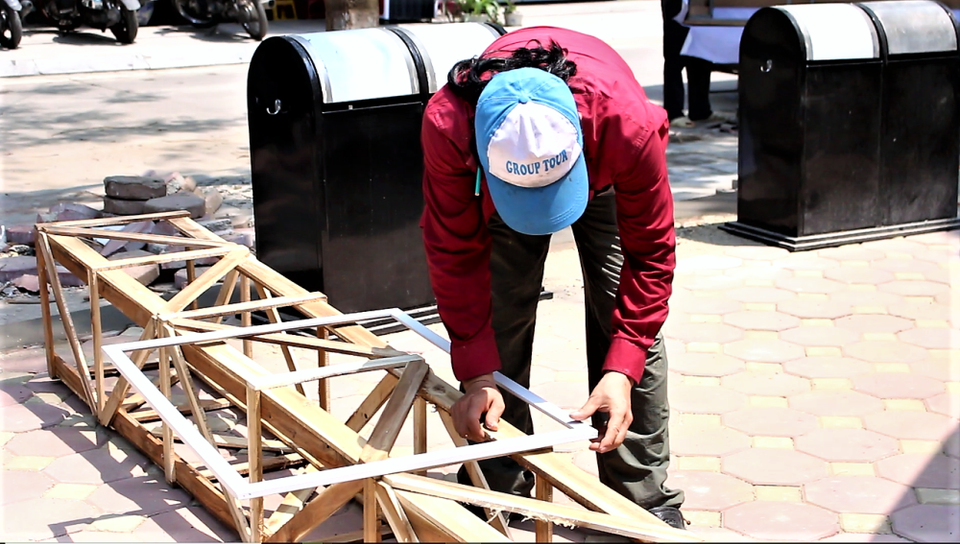 Nhiều hạng mục đã được hoàn thành trước đó như hệ thống ghế đá, nhà vệ sinh, thùng rác... đảm bảo cho nhu cầu thiết yếu của người dân. (Ảnh: Nguyễn Thúy/Vietnam+)