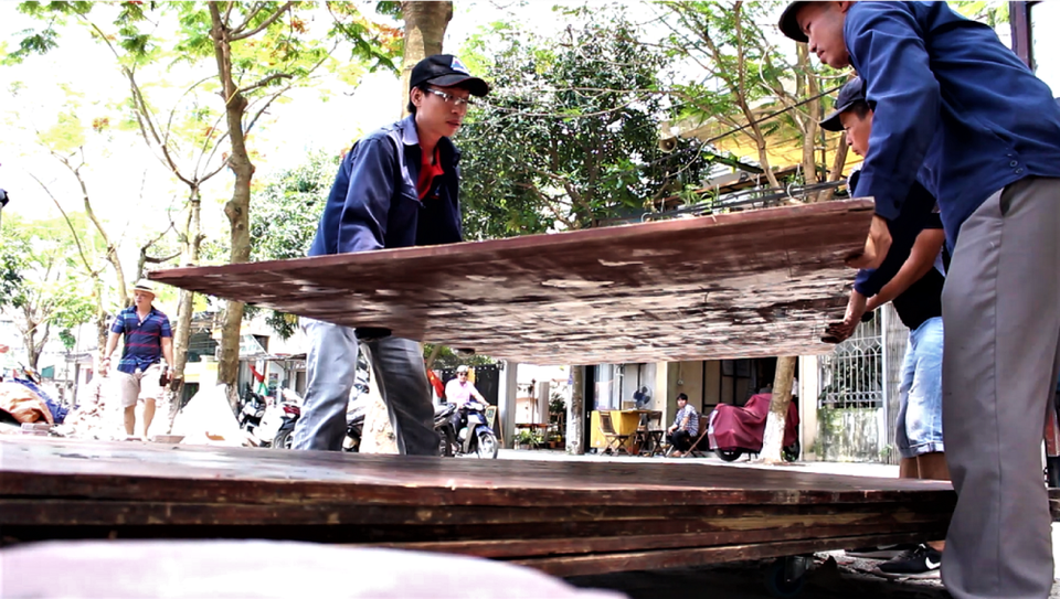 Tuyến phố sẽ dành cho người đi bộ vào 19 giờ 30 phút ngày thứ Sáu, thứ Bảy và Chủ nhật hàng tuần, bắt đầu từ 11/5. (Ảnh: Nguyễn Thúy/Vietnam+)