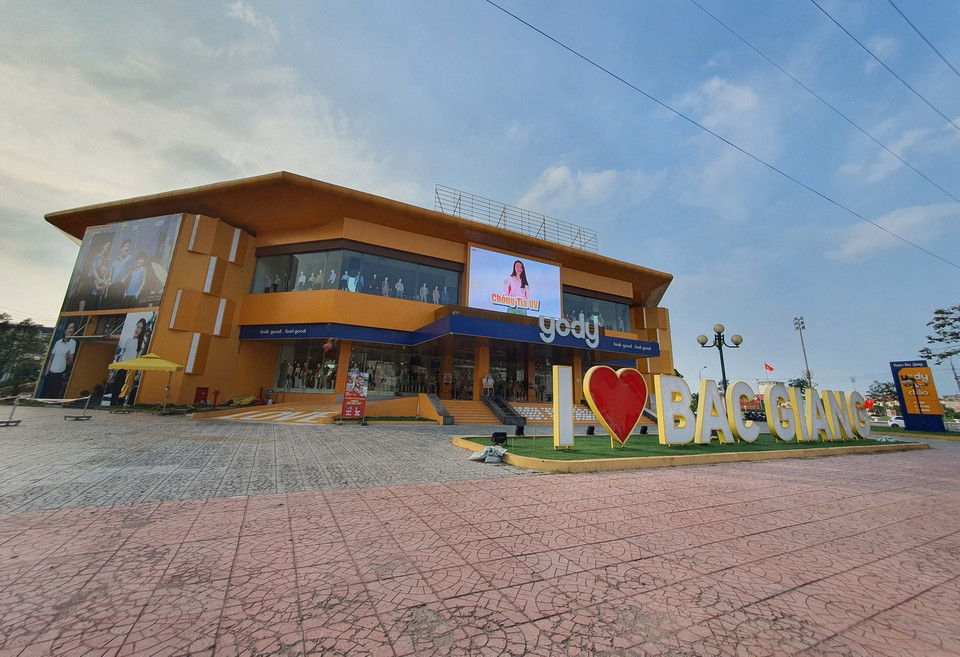 Các khu trung tâm thương mại cũng không một bóng người. (Ảnh: Danh Lam/TTXVN)