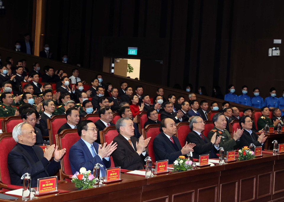 Thủ tướng Nguyễn Xuân Phúc với các đại biểu dự hội nghị. (Ảnh: Thống Nhất/TTXVN)