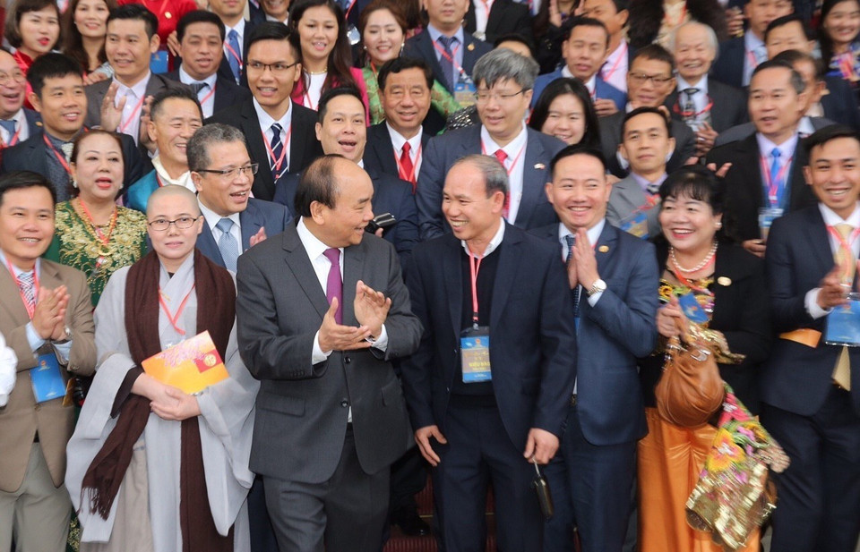  Thủ tướng Nguyễn Xuân Phúc gặp gỡ các đại biểu kiều bào tham dự chương trình Xuân quê hương 2020. (Ảnh: Dương Giang/TTXVN)