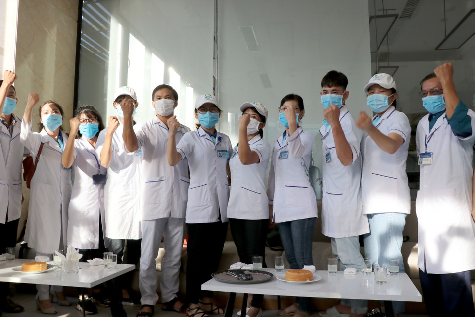 Đoàn y, bác sỹ từ tỉnh Bình Định tự tin, vững vàng đến Đà Nẵng xung phong chi viện giúp đỡ Đà Nẵng phòng chống dịch COVID-19. (Ảnh: Quốc Dũng/TTXVN)