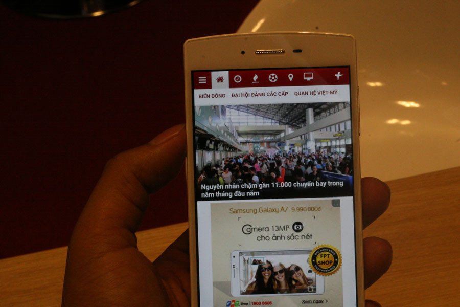 Màn hình của máy khá đẹp. (Ảnh: Trung Hiền/Vietnam+)