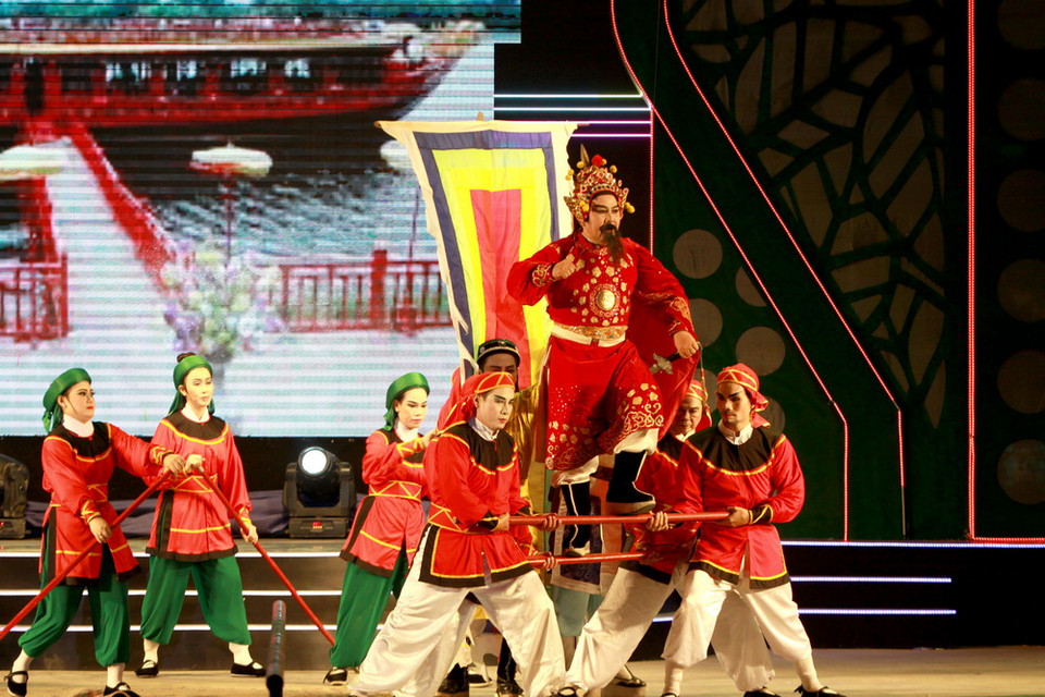 Nghệ sỹ Nhà hát Nghệ thuật Hát bội Thành phố Hồ Chí Minh diễn trích đoạn Trần Hưng Đạo ra quân. (Ảnh: Phương Vy/TTXVN)