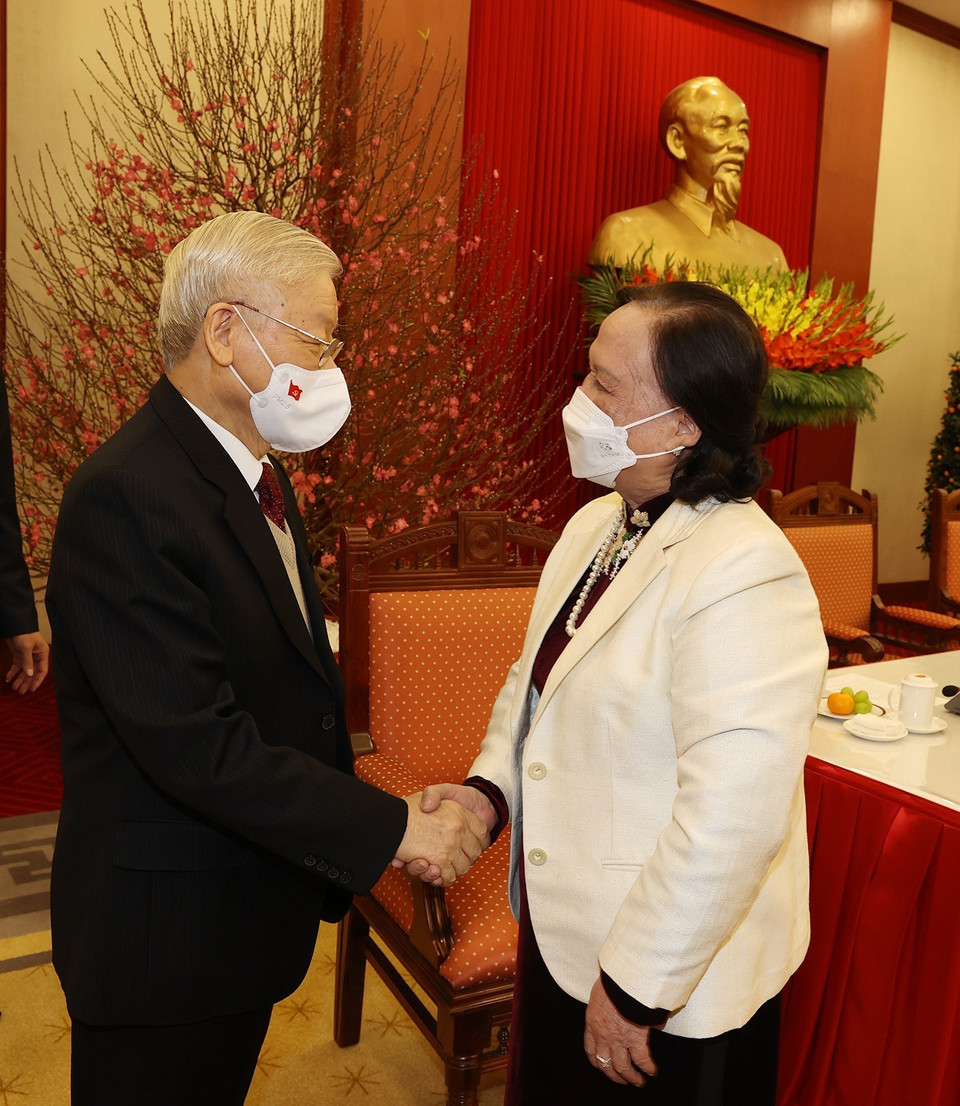 Tổng Bí thư Nguyễn Phú Trọng với Chủ tịch Hội Người cao tuổi Việt Nam Phạm Thị Hải Chuyền. (Ảnh: Trí Dũng/TTXVN)