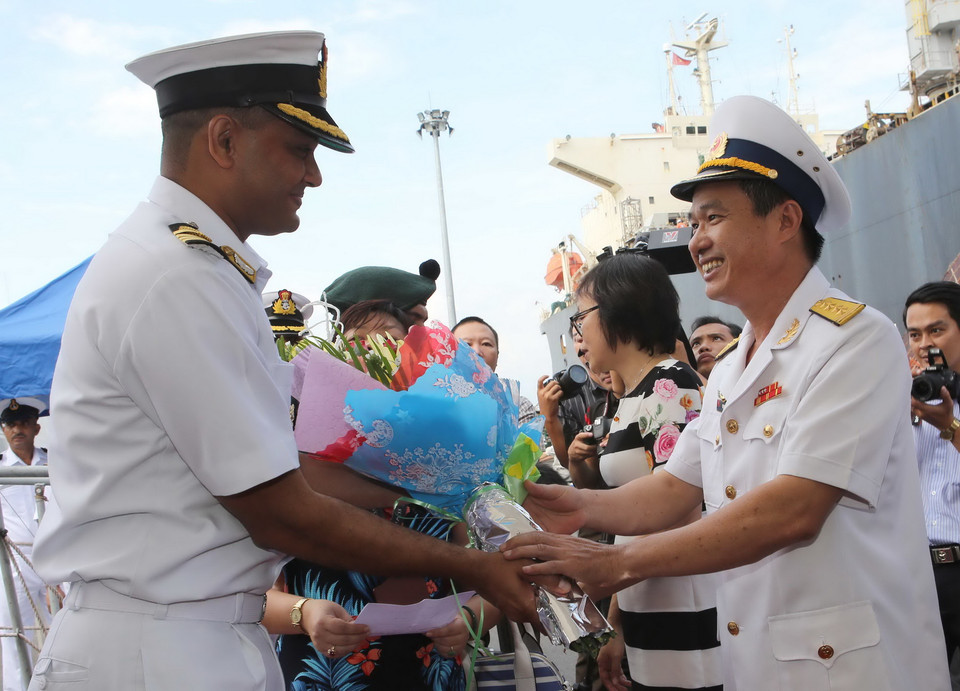 Lễ đón sỹ quan, thuỷ thủ đoàn tàu INS SAHYADRI tại cảng Tiên Sa (Đà Nẵng). (Ảnh: Trần Lê Lâm/TTXVN)