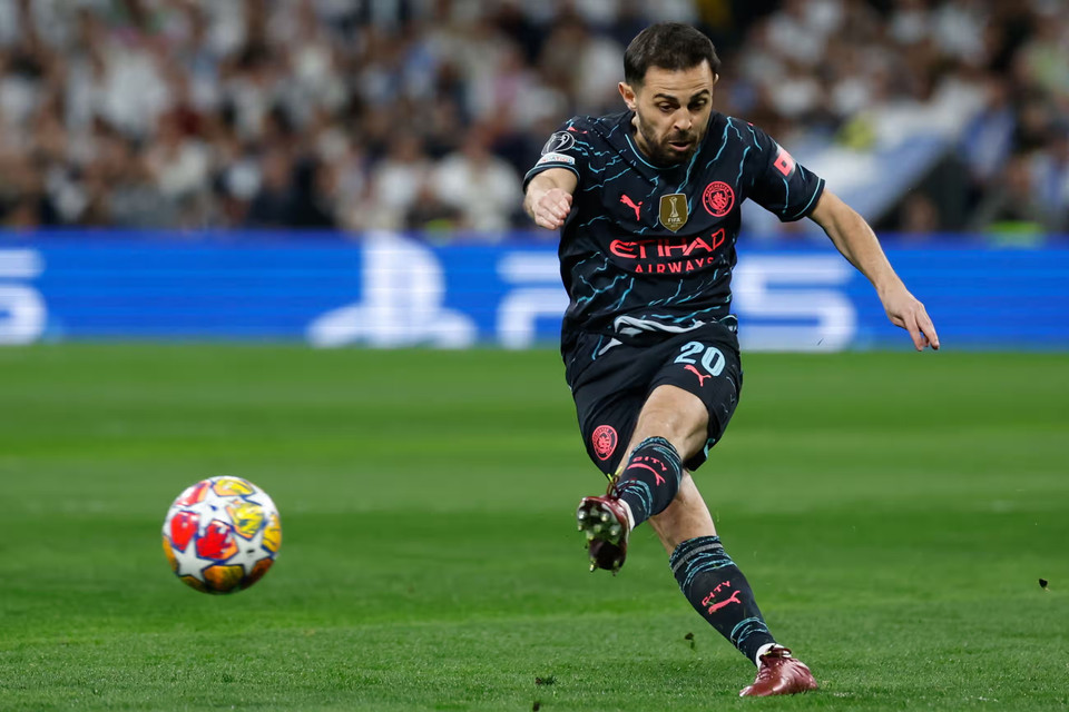 Bernardo Silva phá vỡ thế cân bằng với bàn thắng mở tỷ số ở ngay phút thứ 2 với cú sút phạt. (Nguồn: EPA)