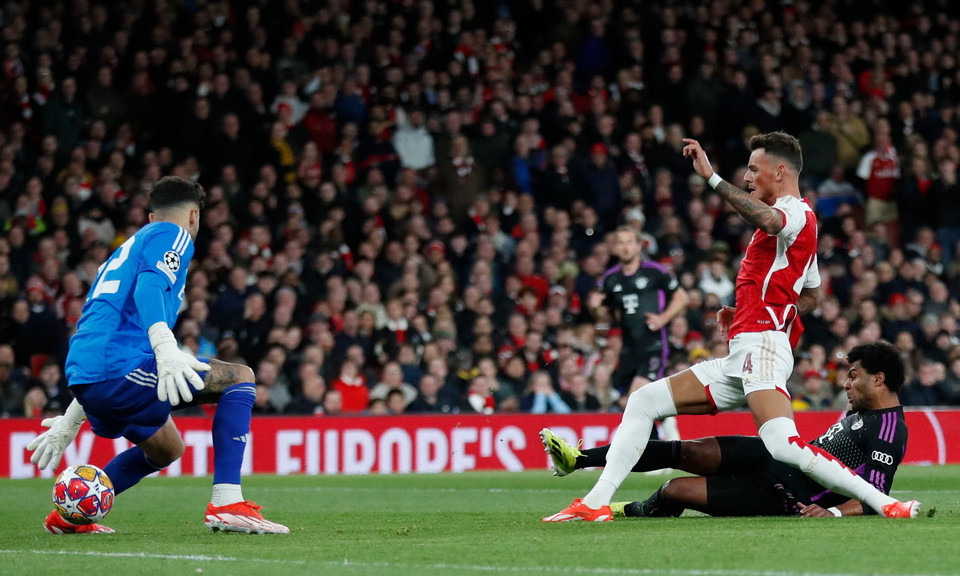 Tuy nhiên, niềm vui của Arsenal chỉ diễn ra 6 phút trước khi Serge Gnabry ghi bàn gỡ hòa 1-1. (Nguồn: AFP/Getty Images)