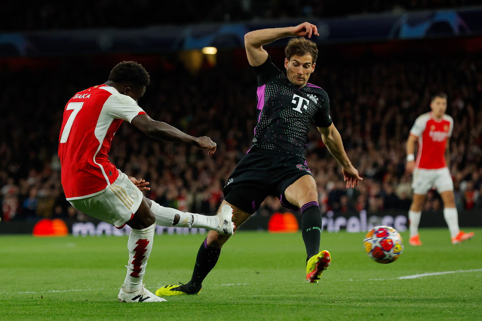 Arsenal có khởi đầu thuận lợi ở trận 'đại chiến' Bayern với bàn mở tỷ số của Bukayo Saka ở phút 12. (Nguồn: The Guardian)