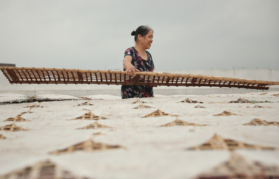 Xã Dĩnh Kế có hơn nửa số thôn làm bánh đa, trong đó bánh đa của làng Kế là nổi tiếng hơn cả bởi hương vị độc đáo và thơm ngon không giống với bất cứ nơi đâu. (Ảnh: Danh Lam/TTXVN)