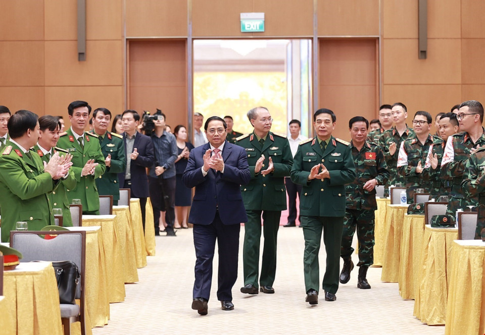 Chiều 17/3, tại Hà Nội, Thủ tướng Phạm Minh Chính gặp mặt, tuyên dương đoàn cứu hộ, cứu nạn của Bộ Quốc phòng và Bộ Công an tham gia hoạt động hỗ trợ nhân đạo, cứu trợ thảm họa động đất ở Thổ Nhĩ Kỳ. (Ảnh: Dương Giang/TTXVN)