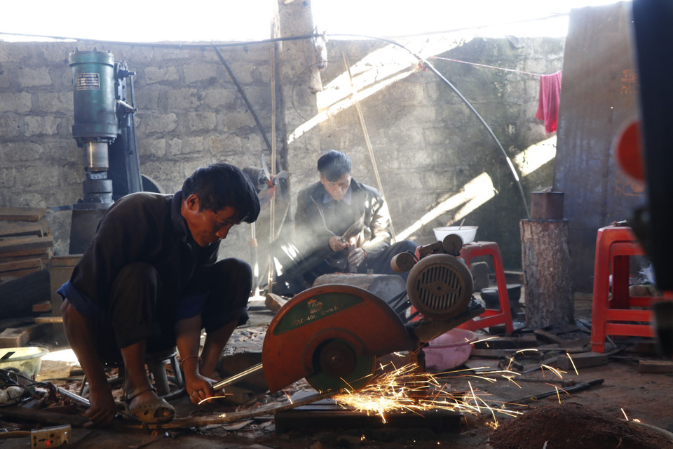Xưởng rèn của gia đình anh Hờ A Giàng, bản Giề Thàng, xã Chế Cu Nha, huyện Mù Cang Chải, là một trong số ít gia đình người Mông còn giữ lại được nghề rèn truyền thống. (Ảnh: Tuấn Anh/TTXVN)