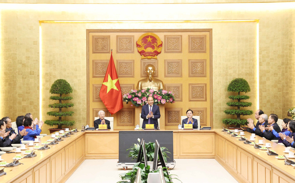 Thủ tướng Nguyễn Xuân Phúc chủ trì gặp mặt thân mật cán bộ Đoàn qua các thời kỳ nhân dịp kỷ niệm 90 năm Ngày thành lập Đoàn TNCS Hồ Chí Minh. (Ảnh: Thống Nhất/TTXVN)