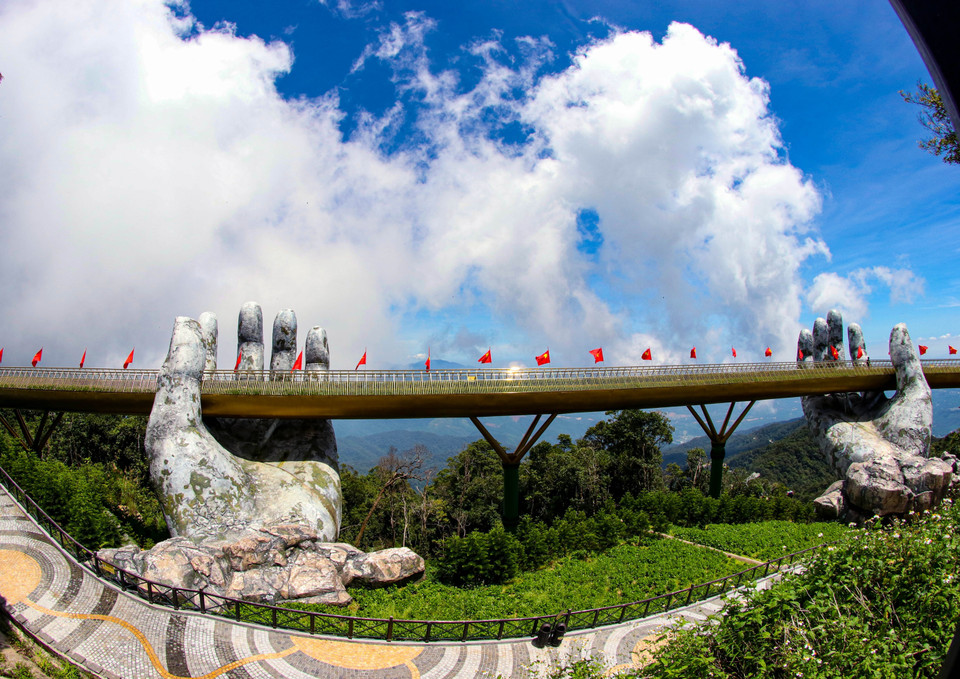 Cầu Vàng được báo Anh chọn vào danh sách kỳ quan mới của thế giới. (Ảnh: Trần Lê Lâm/TTXVN)