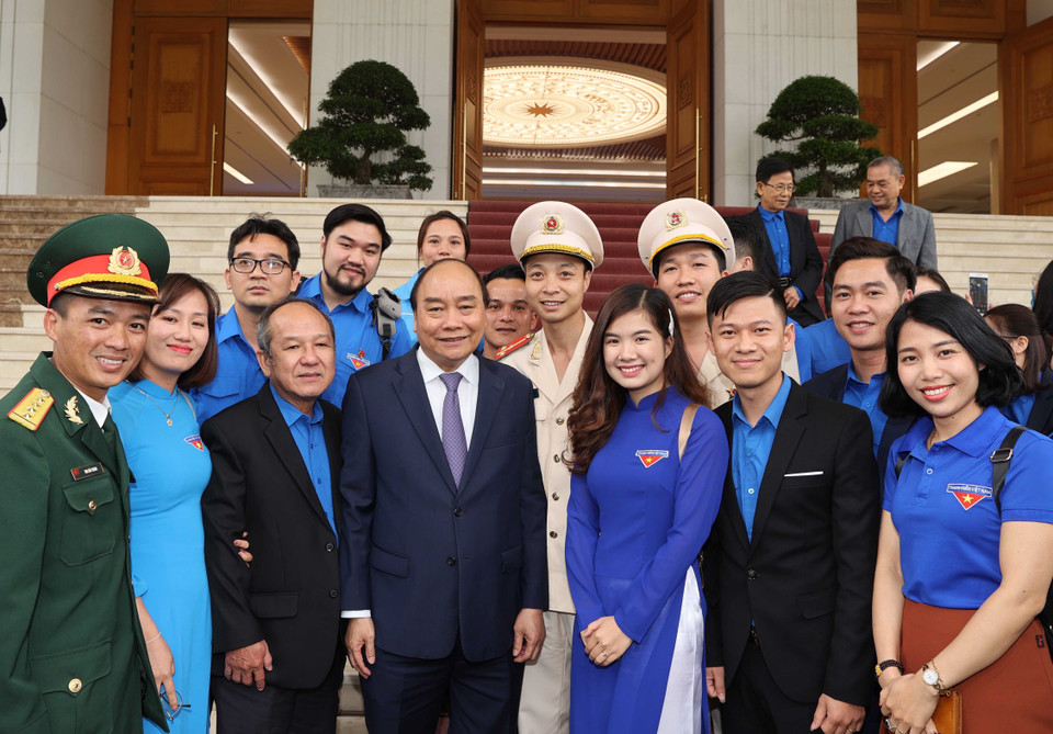 Thủ tướng Nguyễn Xuân Phúc với các đại biểu tại buổi gặp mặt. (Ảnh: Thống Nhất/TTXVN)