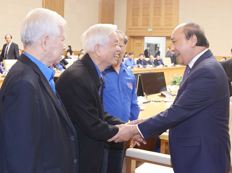 Thủ tướng Nguyễn Xuân Phúc với các đại biểu tại buổi gặp mặt. (Ảnh: Thống Nhất/TTXVN)