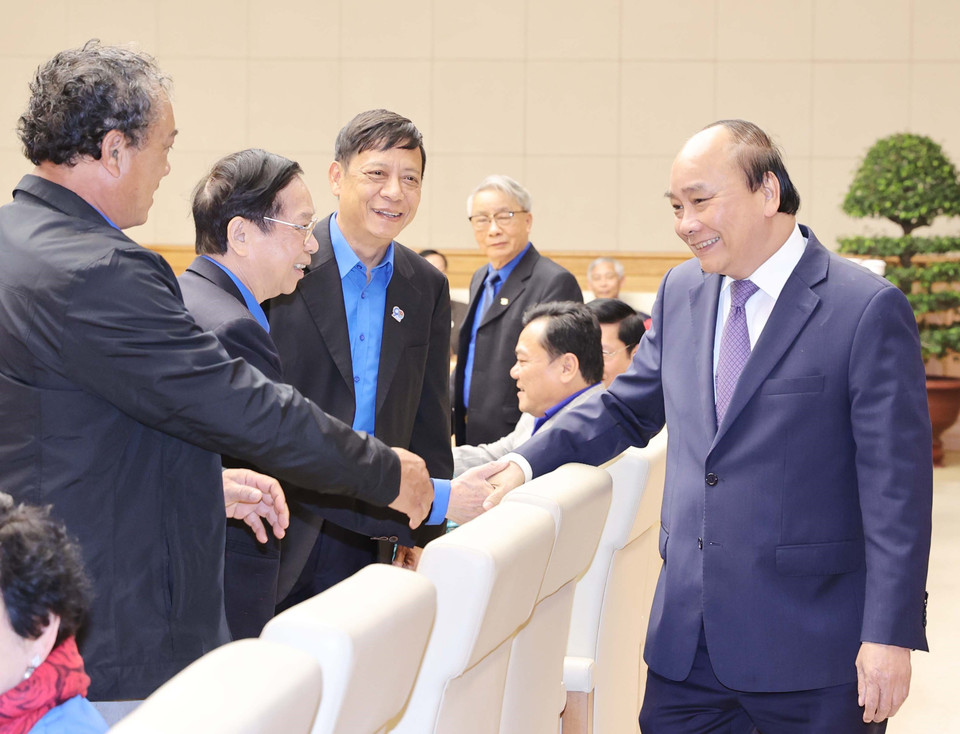 Thủ tướng Nguyễn Xuân Phúc với các đại biểu tại buổi gặp mặt. (Ảnh: Thống Nhất/TTXVN)