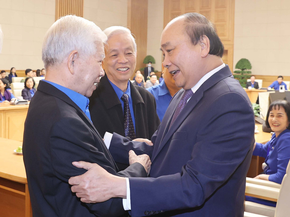 Thủ tướng Nguyễn Xuân Phúc với các đại biểu tại buổi gặp mặt. (Ảnh: Thống Nhất/TTXVN)